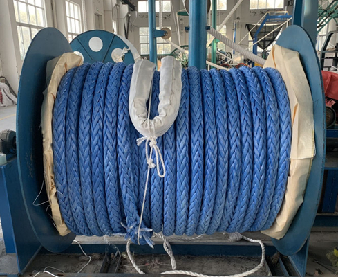 12 Bundeluhmwpe Gevlecht Koord met hoge weerstand Tow Mooring Rope For Shipyard