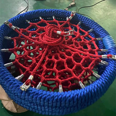 Leverde het boom Cirkelufo met de Schommeling van de Kabelsspin Seat Met zwemvliezen op