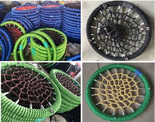 Leverde het boom Cirkelufo met de Schommeling van de Kabelsspin Seat Met zwemvliezen op