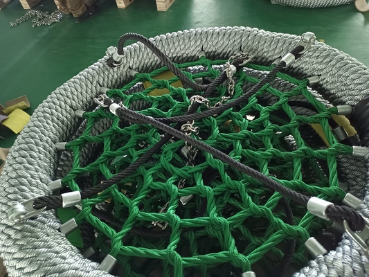 Leverde het boom Cirkelufo met de Schommeling van de Kabelsspin Seat Met zwemvliezen op